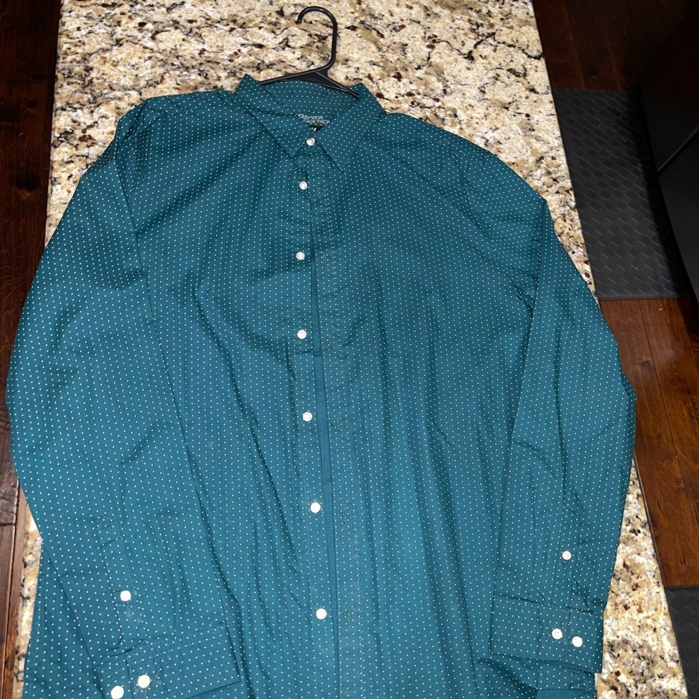Here we have an online exclusive Teal casual dress shirt XL Basically New.